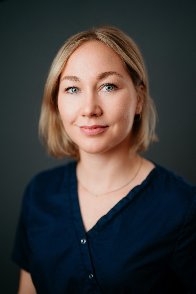 Carina Weber, Zahnärztin